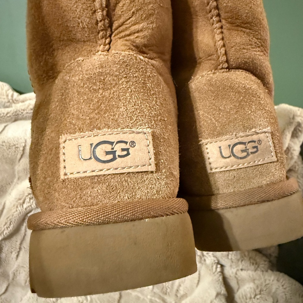 UGG Women's chestnut tall Winter Boots with shearling lining LIKE NEW - Picture 12 of 13